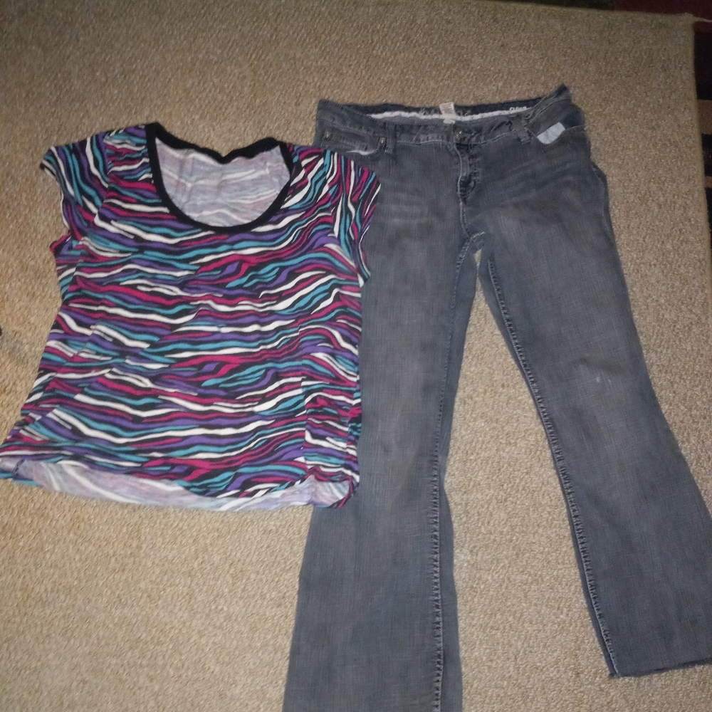 Women's T-shirt and Jeans outfit